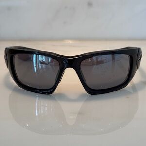 Oakley Black Frame Sunglasses with Gray Mirrored Lenses